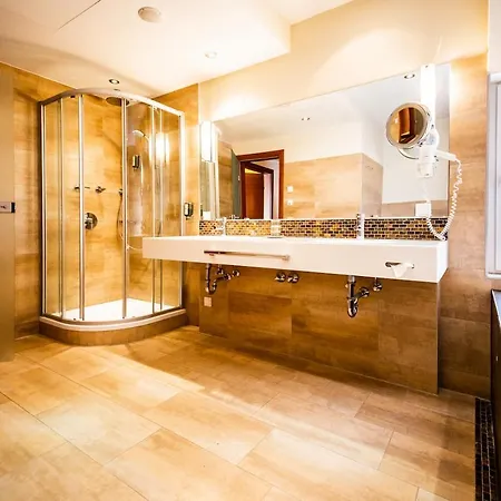 酒店 Seehotel Sued By S4y 4*